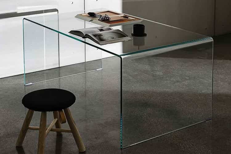 میز ساخته شده از شیشه