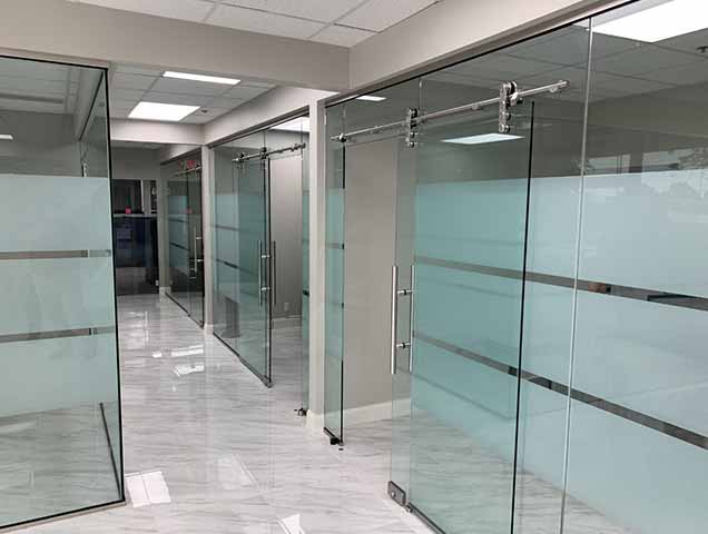نصب درهای شیشه ای متحرک برای ادارات