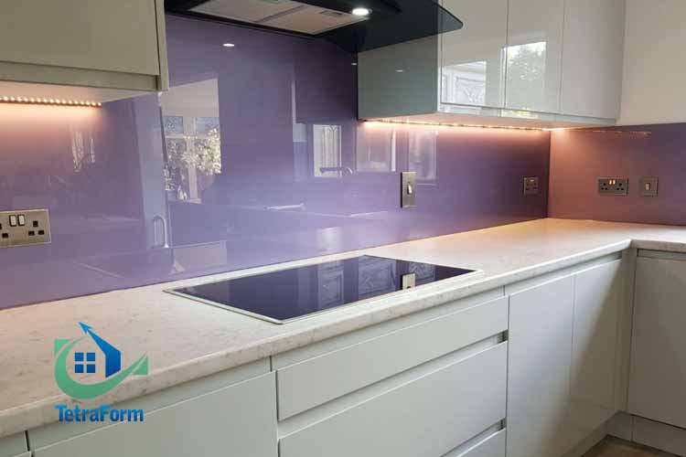 تمیز کردن شیشه بین کابینت